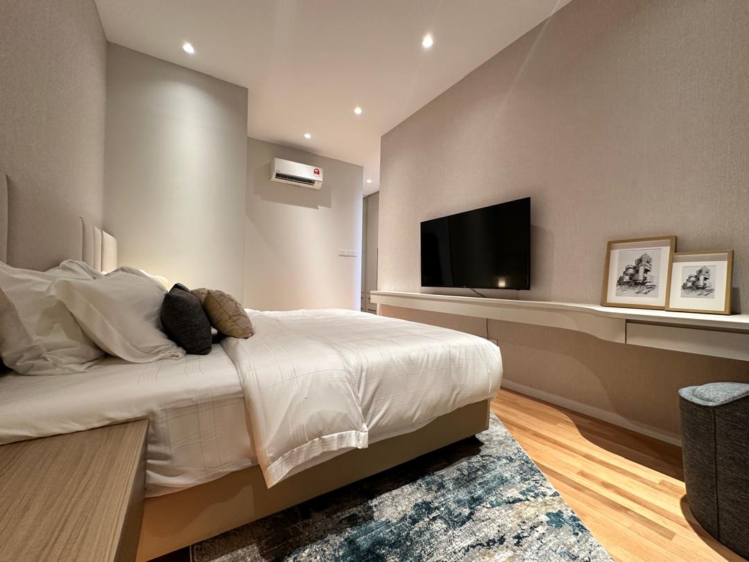 Showroom bedroom suite
